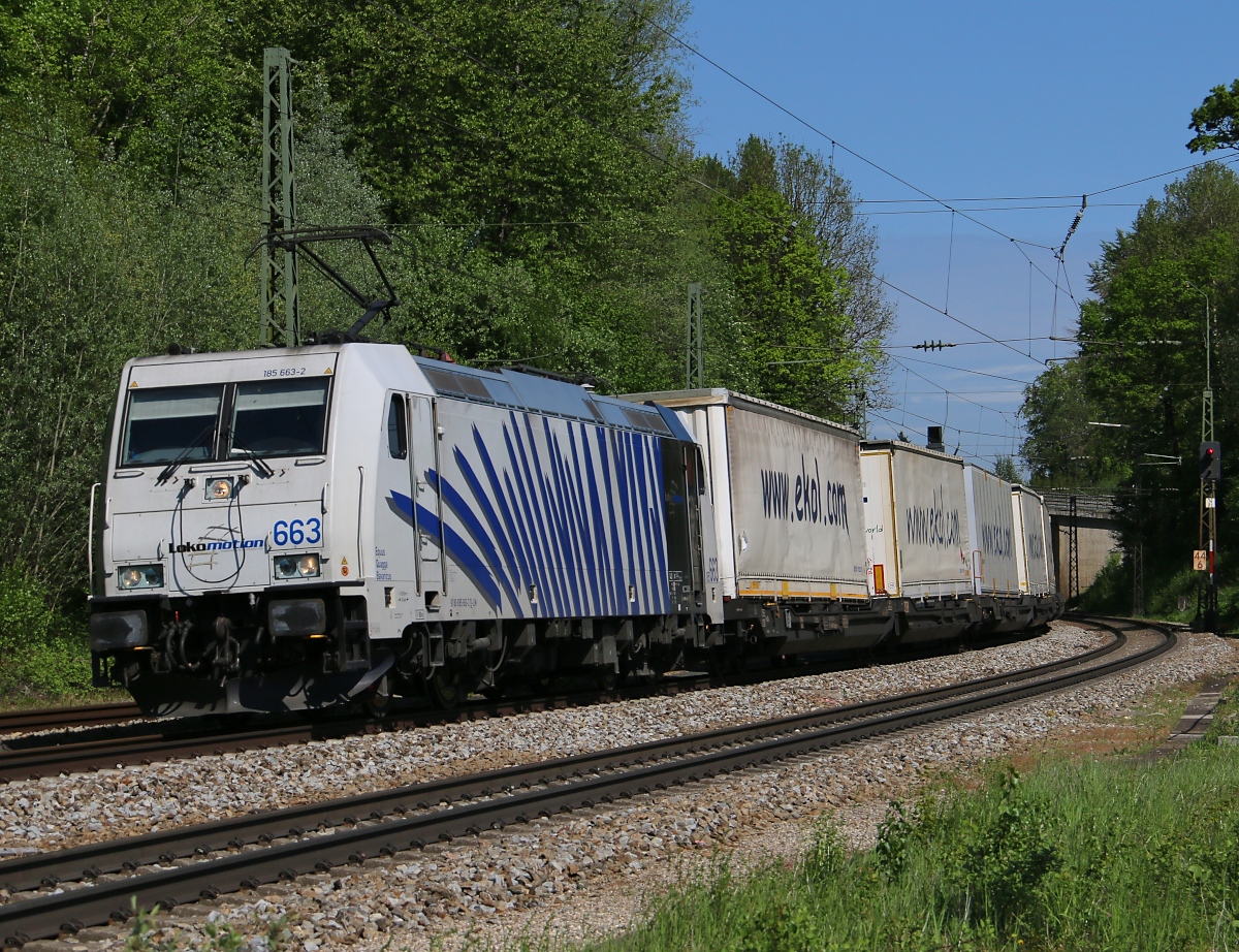 185 663-2 mit Ekol-Aufliegern in Fahrtrichtung Kufstein. Aufgenommen am 08.05.2015 in Aßling.