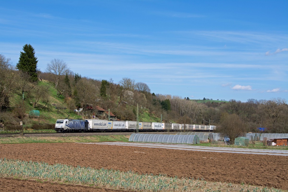 185 663 Lokomotiion mit Ekol KLV im Filstal bei Reichenbach an der Fils.Aufgenommen am 3.4.2015