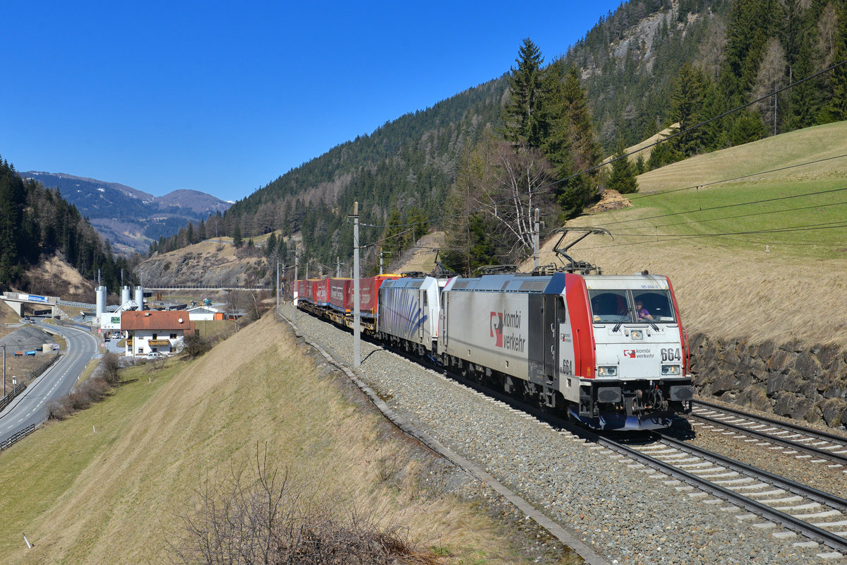 185 664 + 185 662 mit TEC 43139 am 28.03.2015 bei Wolf am Brenner.