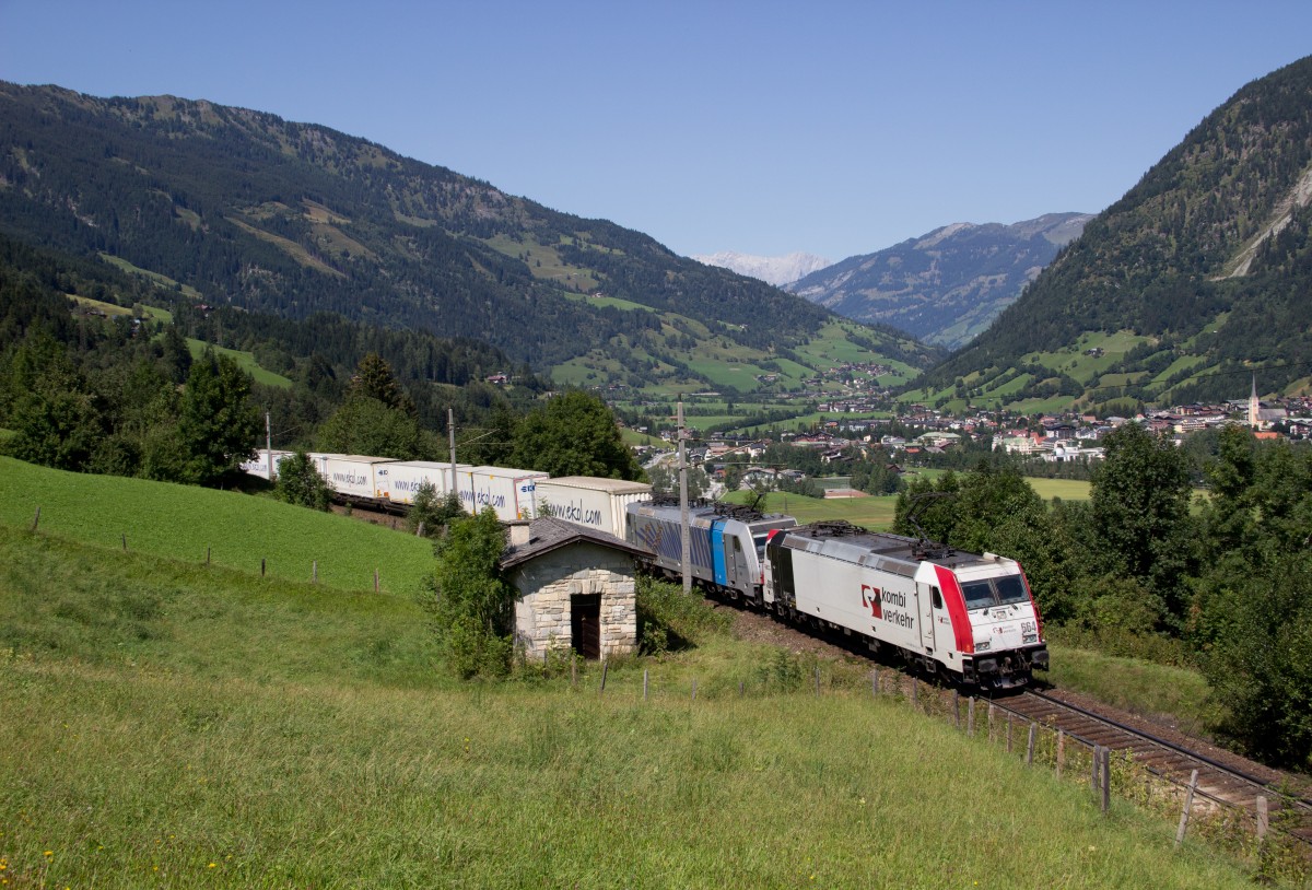 185 664-0 & 186 287-9 mit einem ekol KLV Zug bei Bad Hofgastein, Anger am 26.08.15