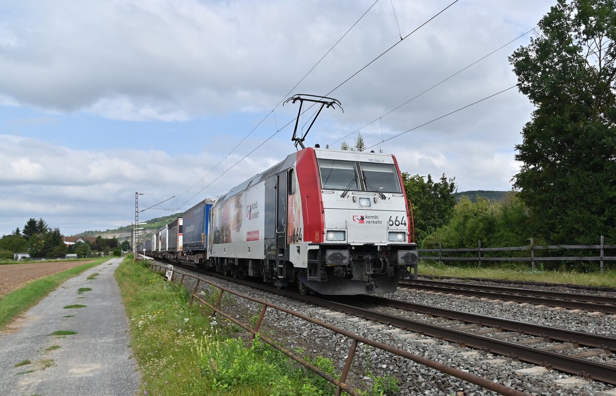 185 664-0 mit einem KLV in Thüngersheim gen Würzburg.24.8.2021