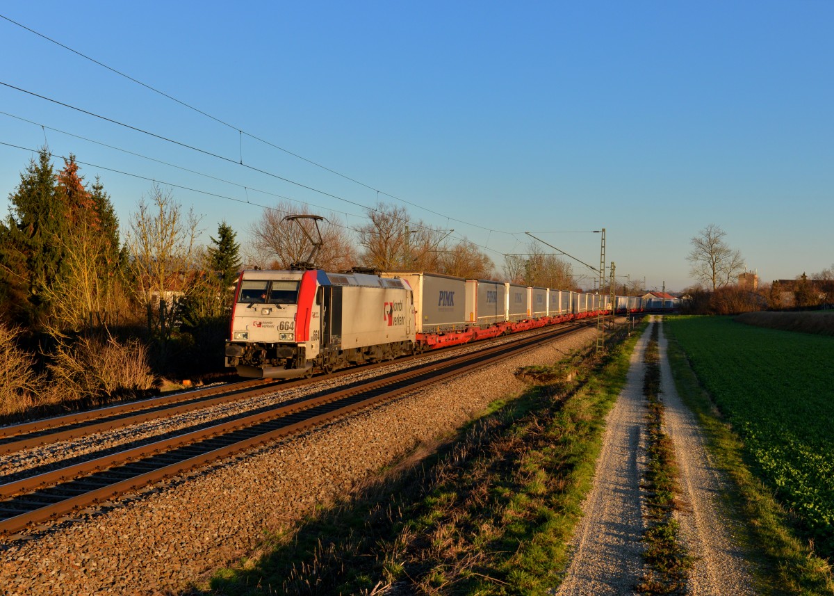 185 664 mit einem KLV am 07.12.2015 bei Langenisarhofen. 
