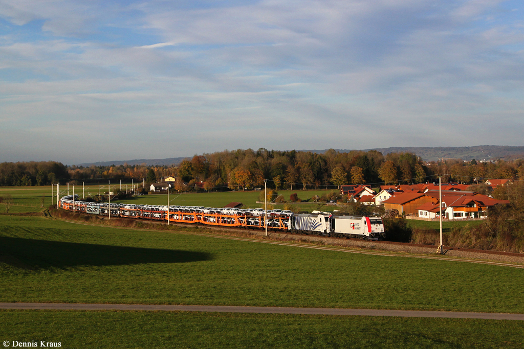 185 665 + 661 mit umgeleiteten Autozug am 02.11.2014 bei Polling.
