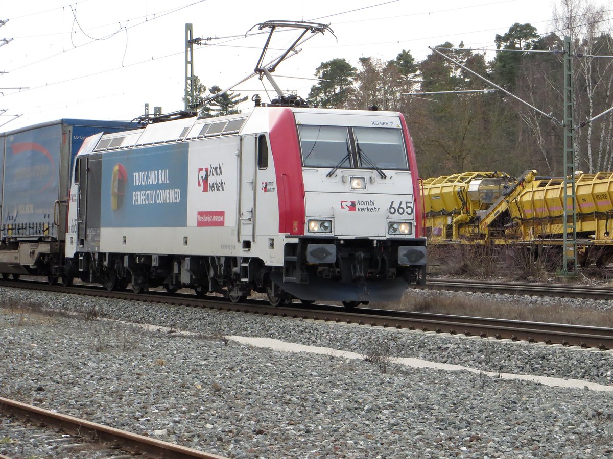 185 665-7  Kombi-Verkehr  von Lokomotion in Roth 11.03.2018.