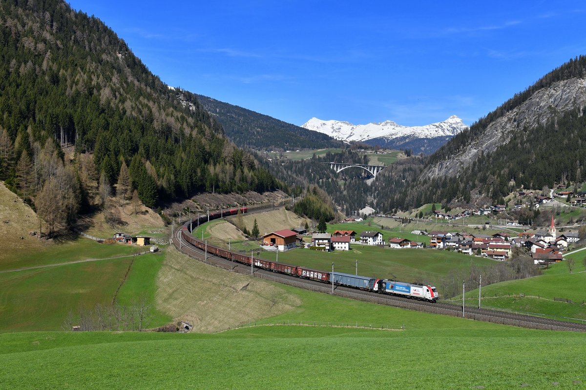 185 665 mit GAG 44126 am 21.04.2018 bei St. Jodok am Brenner.