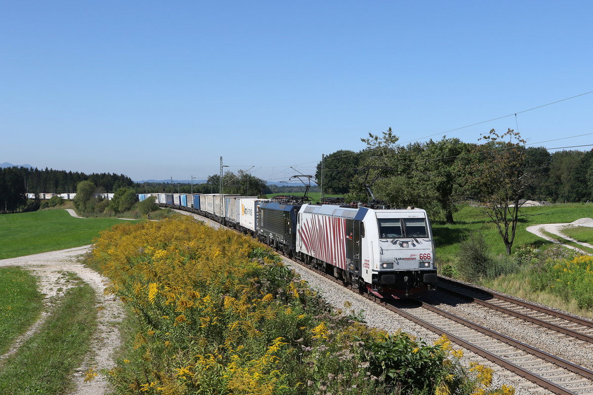 185 666 und 189 932 mit dem  EKOL  am 9. September 2020 bei Grabenstätt im Chiemgau.