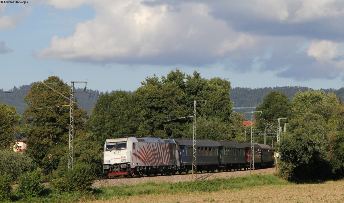 185 666-5 mit dem DPE 13 (Seebrugg-Stuttgart) bei Kirchzarten 16.8.14