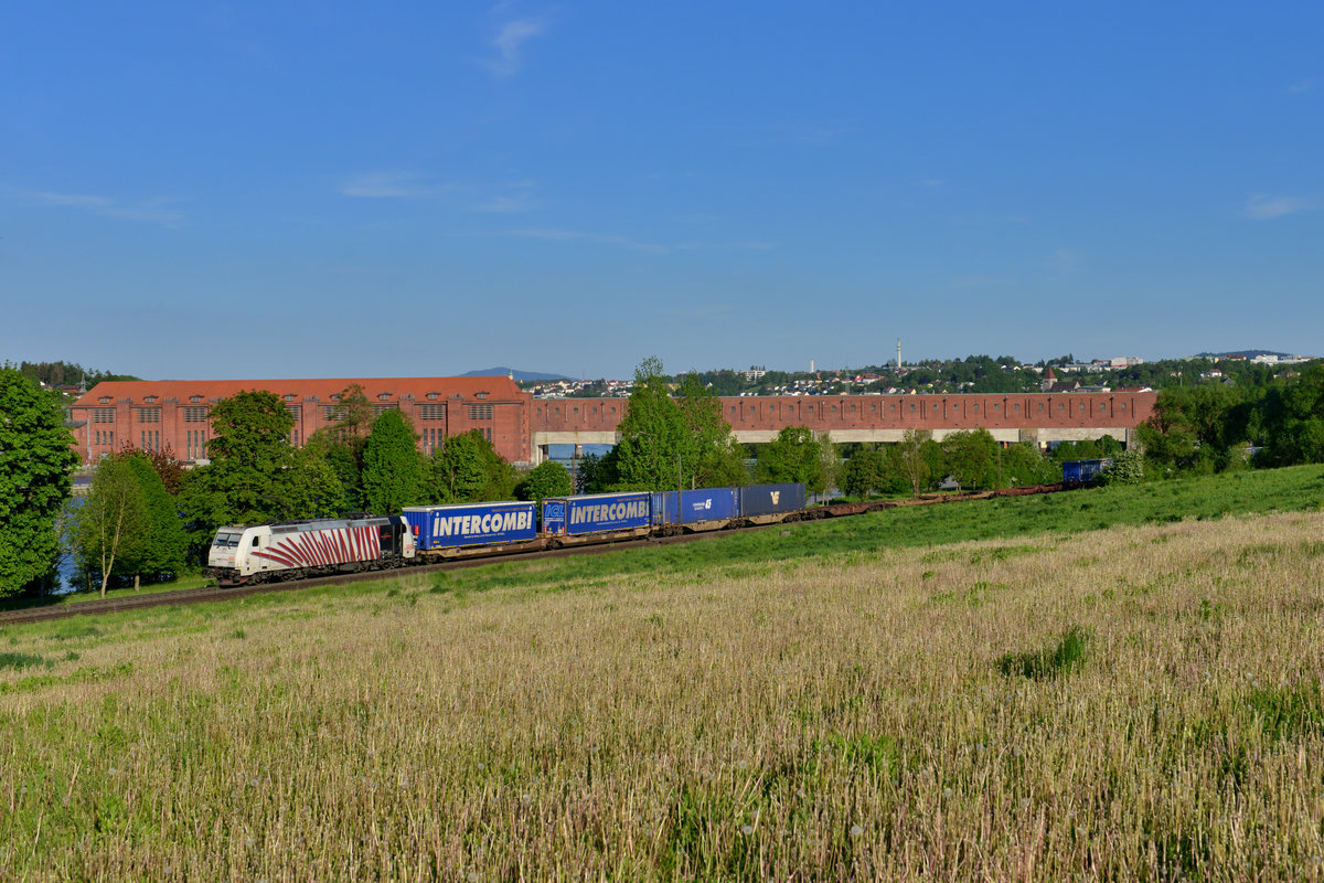 185 666 mit DGS 41850 am 09.05.2016 bei Passau.