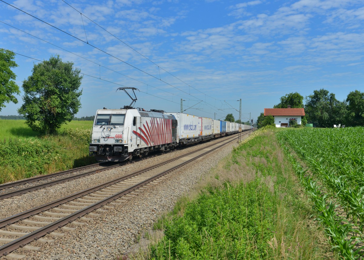 185 666 mit TEC 41857 am 02.07.2015 bei Hilperting. 
