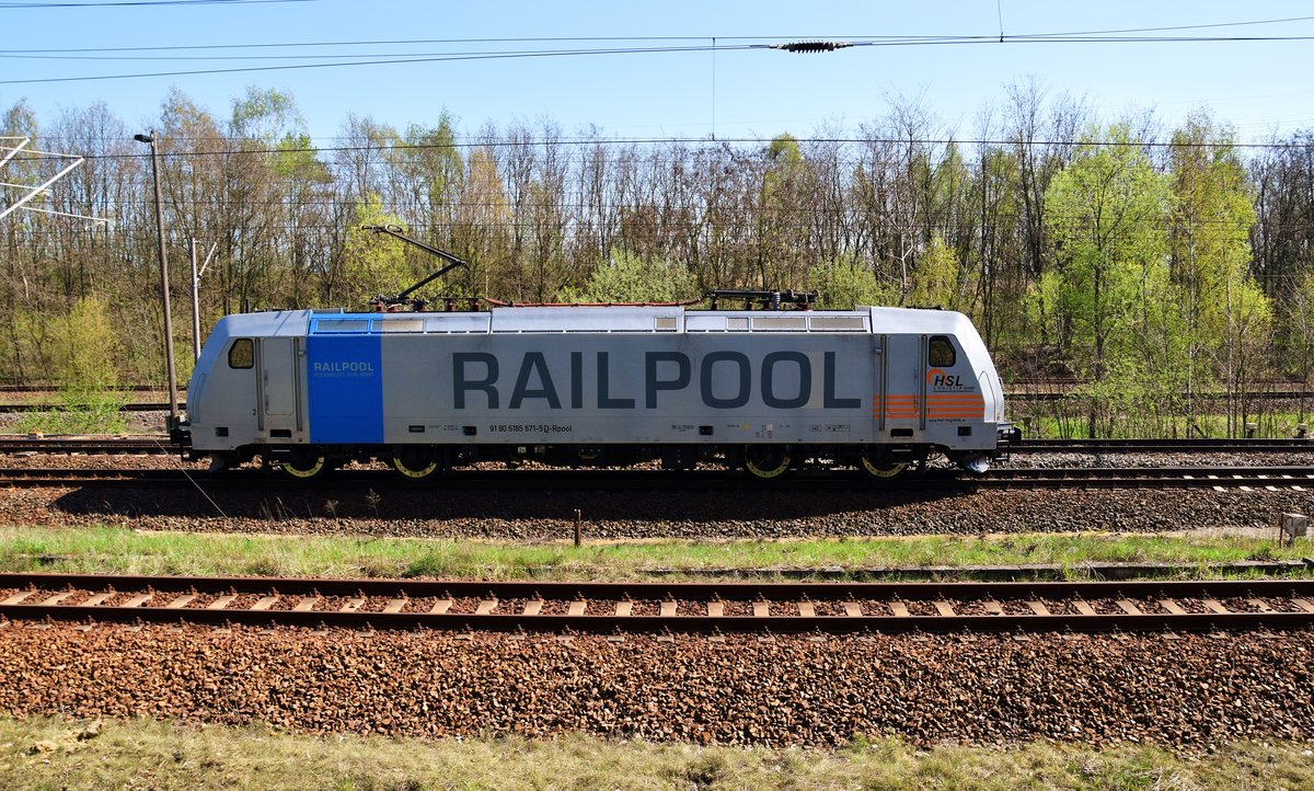 185 671-5  von Cottbus kommend kurz vor der Einfahrt in Senftenberg am 21.4.2016.