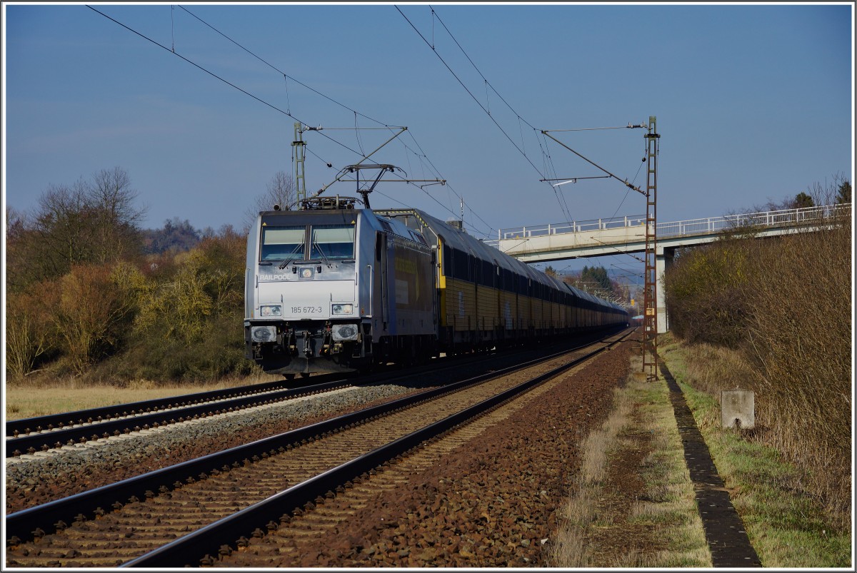 185 672-3 von RAILPOOL ist am 09.03.16 mit einen Altmannzug in Richtung Fulda unterwegs gesehen bei Hünfeld.