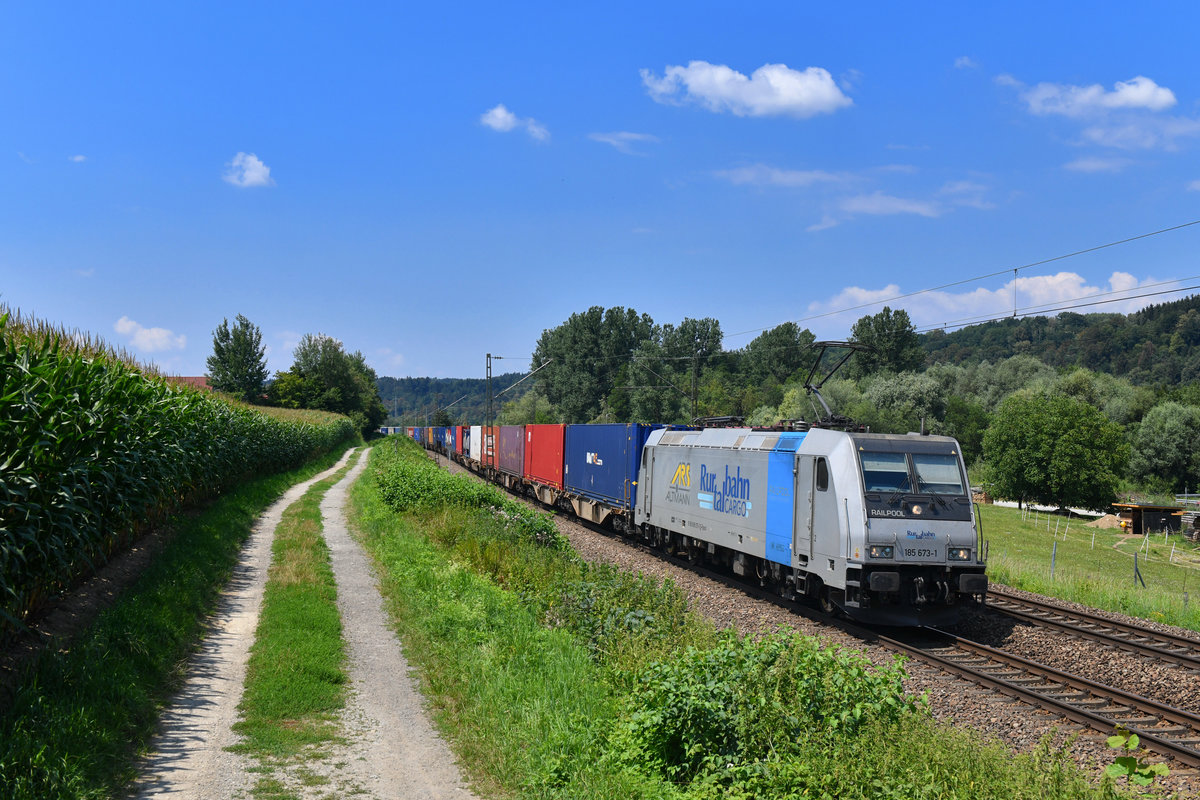 185 673 mit DGS 40679 am 24.07.2018 bei Seestetten. 