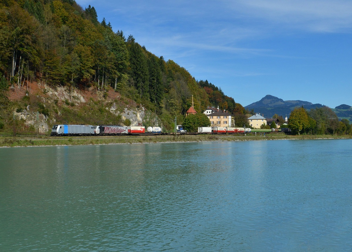 185 674 + 189 901 mit einem KLV am 18.10.2014 bei Kufstein.