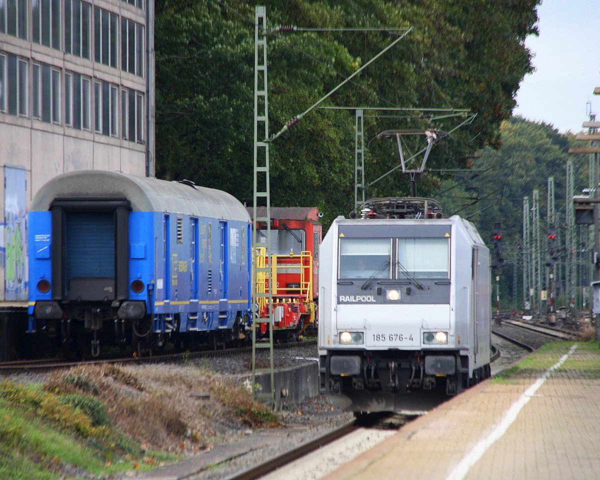 185 676-4 von Railpool kommt als Lokzug durch Aachen-West  aus Richtung Herzogenrath,Kohlscheid,Richterich,Laurensberg und fährt in Richtung Aachen-Schanz,Aachen-Hbf,Köln.
Aufgenommen vom Bahnsteig in Aachen-West bei Sonne und Wolken am 12.10.2014.