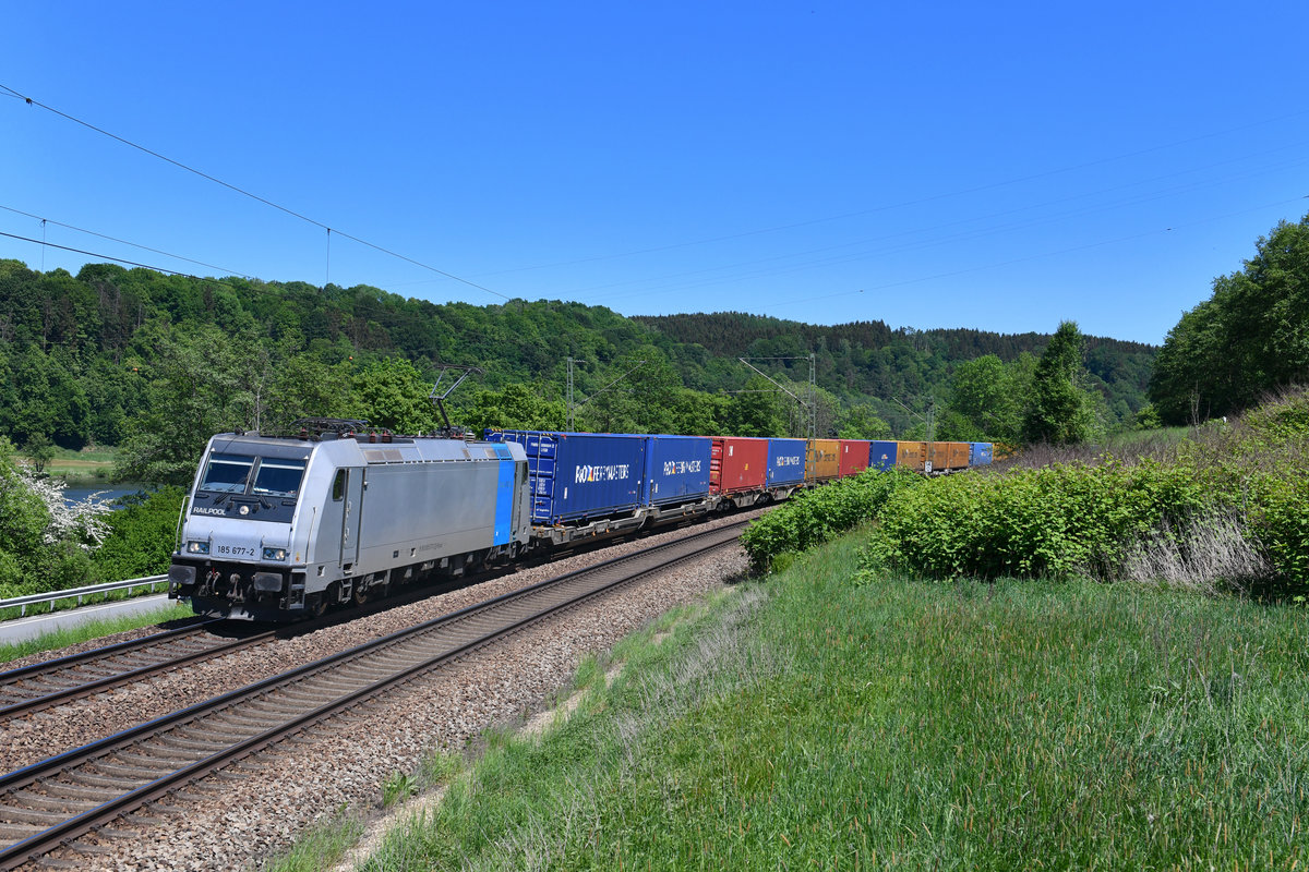 185 677 mit DGS 40676 am 06.05.2018 bei Sandbach. 