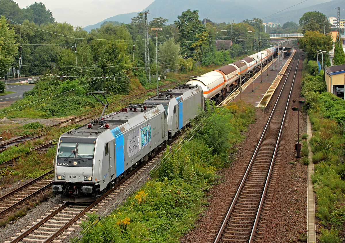 185 680-6  Lecker Technik  mit einer weiteren RTB 185 in Bad Honnef am 07.09.2013