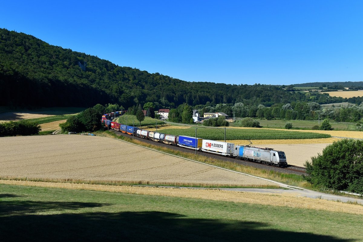 185 680 mit DGS 40679 am 24.07.2019 bei Breitenfurt.