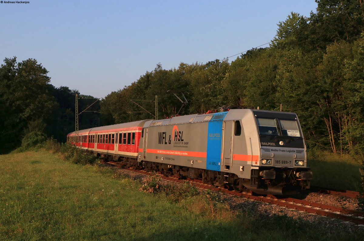 185 689-7 mit dem RE 95860 (Tübingen Hbf-Heilbronn Hbf) bei Großbettlingen 12.8.20