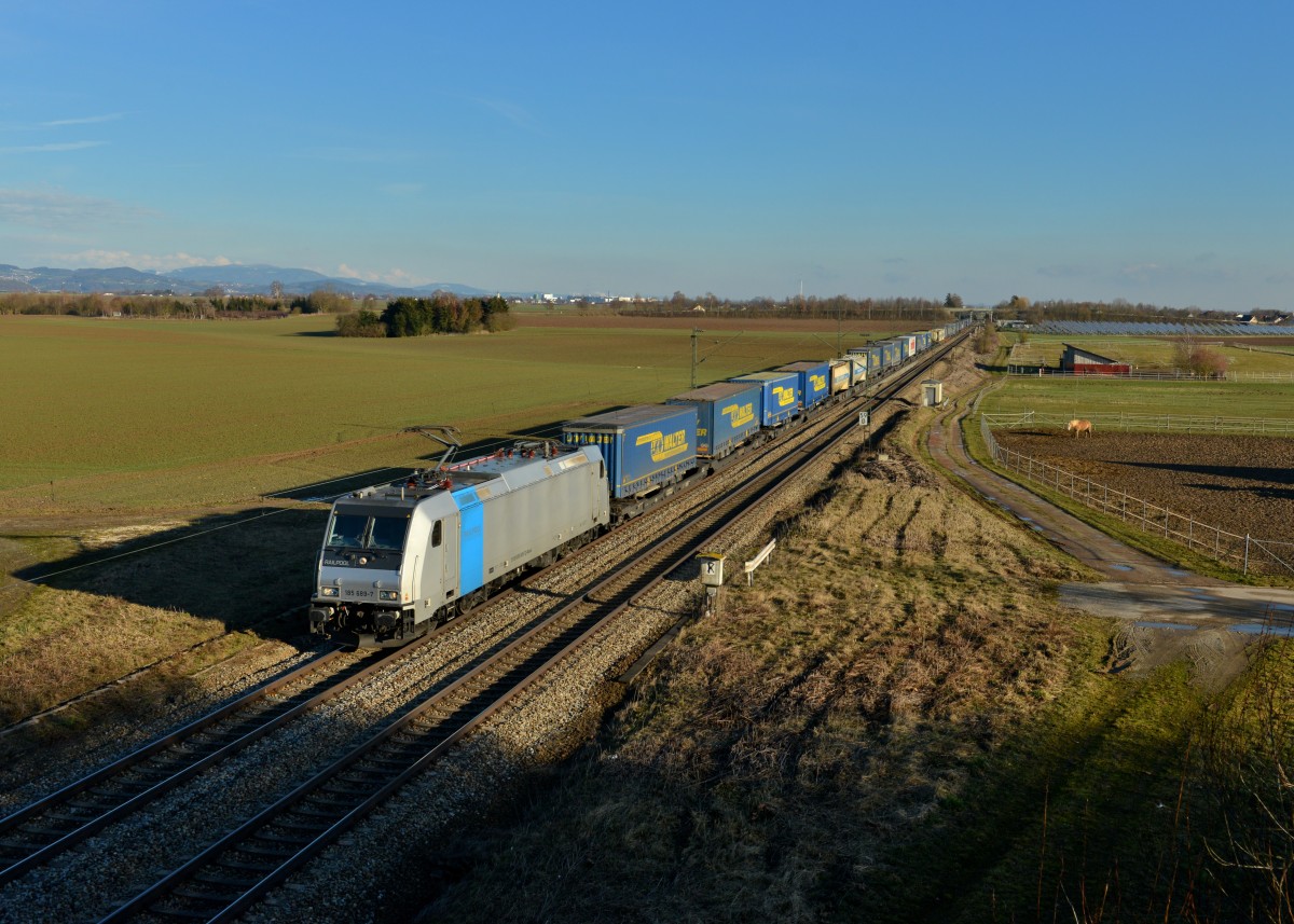 185 689 mit DGS 43946 am 12.02.2016 bei Stephansposching. 