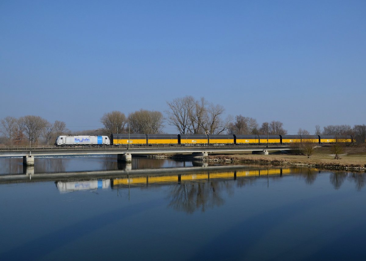 185 690 mit DGS 47164 am 07.03.2014 bei Plattling. 