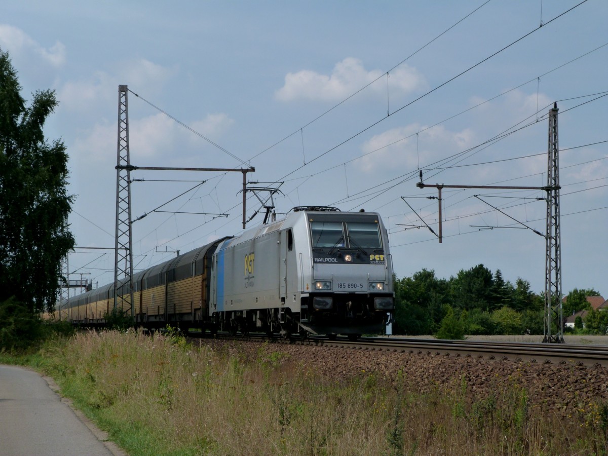 185 690 von PCT/Railpool am 22.8.13 mit einem ARS in Dedensen-G�mmer, Richtung Seelze. 