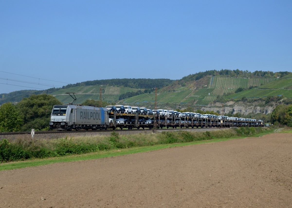 185 691 mit einem Autozug am 28.09.2013 bei Himmelstadt.