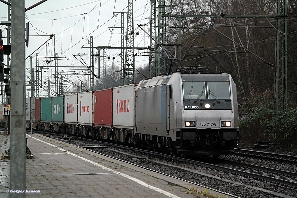 185 717-6 zog einen containerzug am 02.01.14 durch hh-harburg
