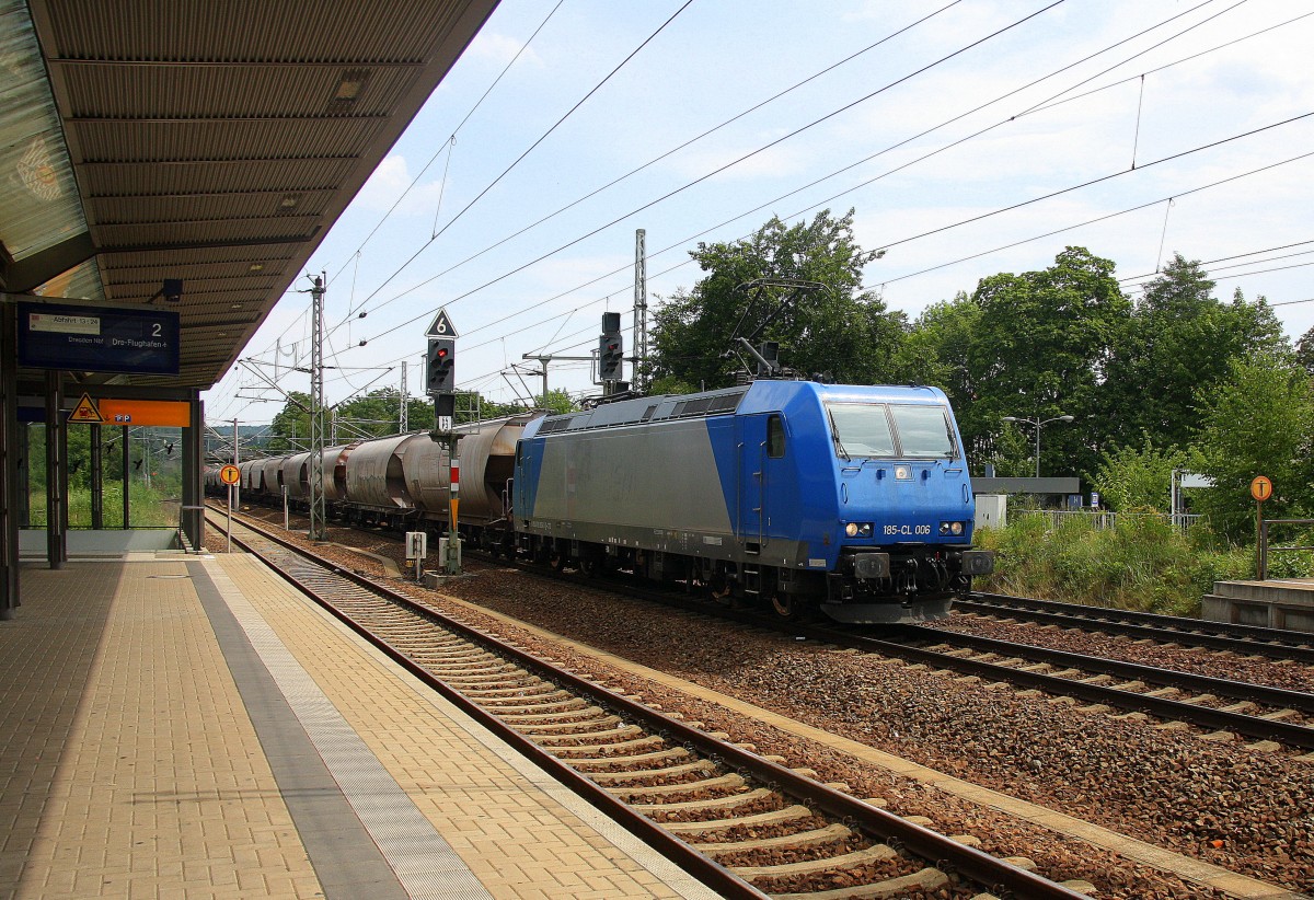 185 CL-006 von Captrain kommt durch Pirna mit einem langen Getreidezug aus Bad-Schandau(D) nach Dresden-Friedrichstadt-(Gbf) und fährt in Richtung Dresden-Hbf.
Aufgenommen in Pirna(D). 
Bei Sommerwetter am Mittag vom 17.7.2015.