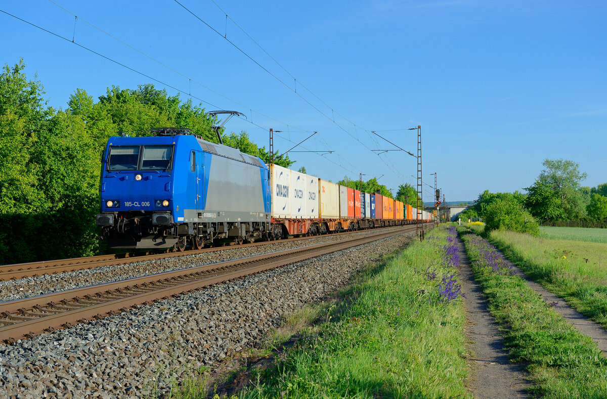 185 CL-006 mit einem Containerzug bei Thüngersheim Richtung Gemünden, 07.05.2020