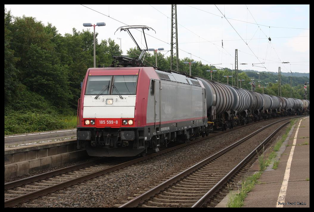 185599 kam am 29.07.2016 um 17.40 Uhr mit einem Tankzug in Richtung Hamm fahrend durch den Bahnhof Brackwede.
