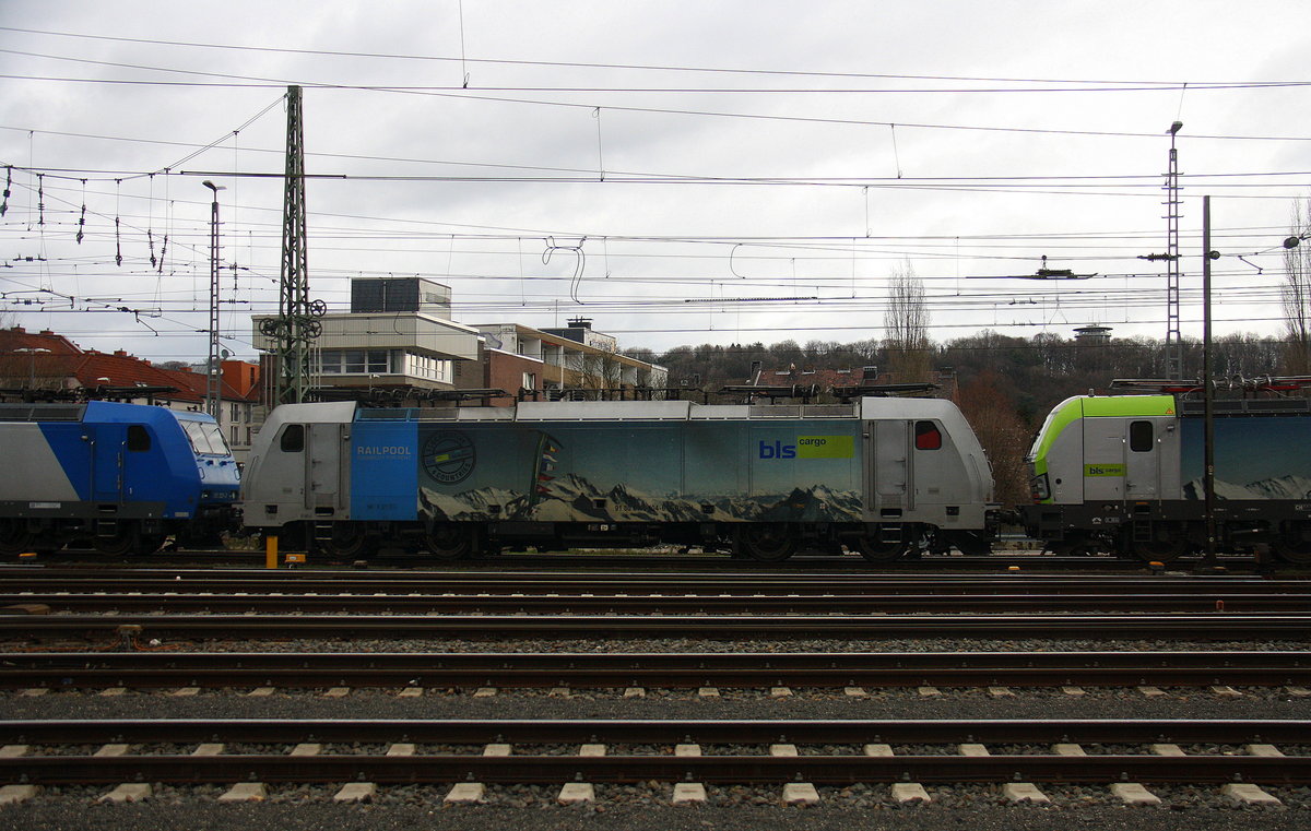 186 104-6 von BLS,Railpool steht abgestellt in Aachen-West. 
Aufgenommen vom Bahnsteig in Aachen-West. 
Bei Wolken am Nachmittag vom 31.12.2017.