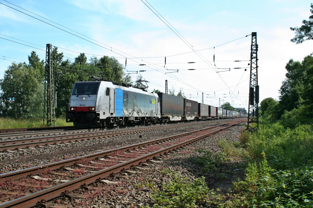 186 104 mit einem KLV-Zug von Melzo nach Venlo/Rotterdam am Nachmittag des 06.06.14 in Orschweier.
