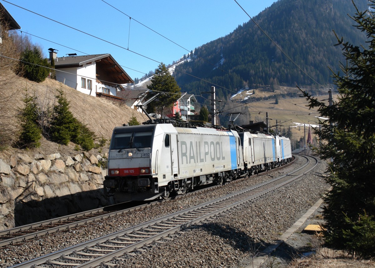 186 105 + 186 110 + 186 104 am 08.03.2011 bei St. Jodok am Brenner.