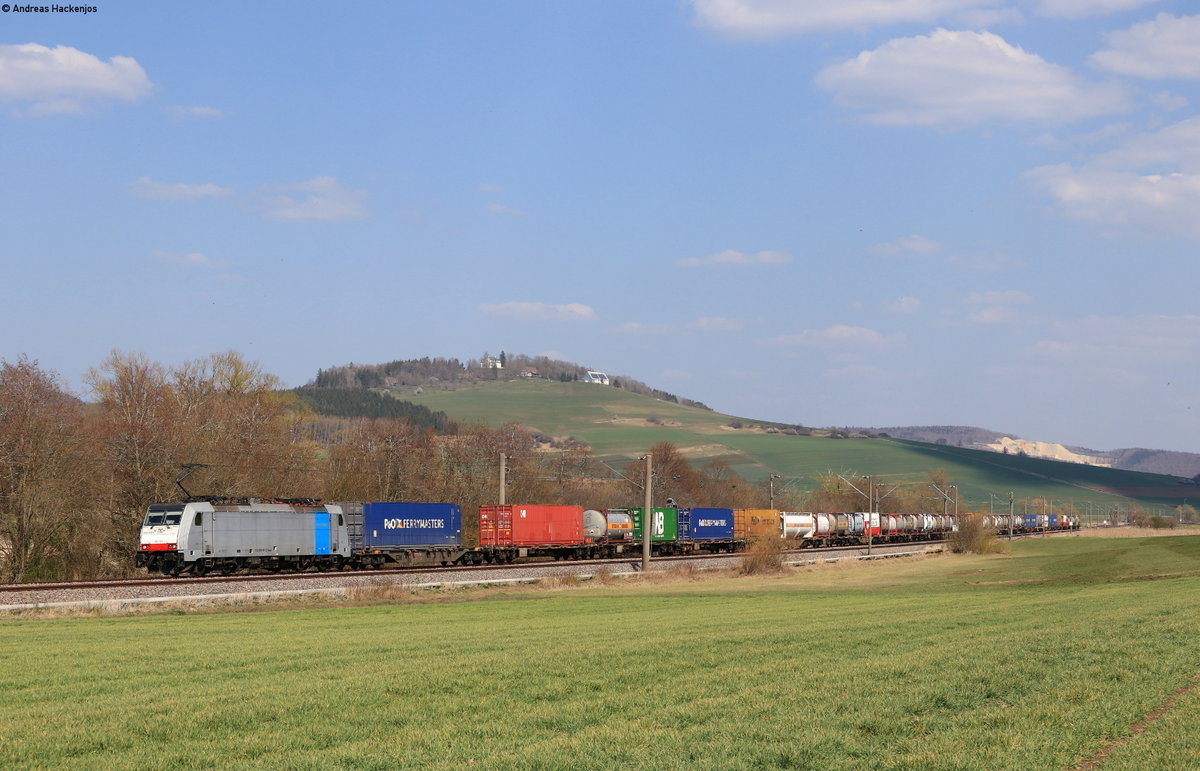 186 106-1 mit dem DGS 41698 (Olten-Antwerpen D.S. Combinant) bei Neudingen 8.4.20