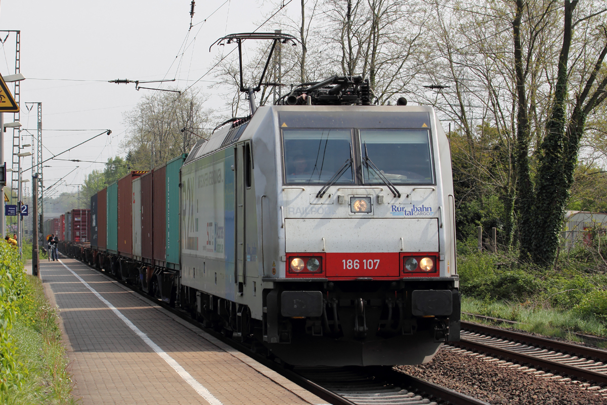 186 107 durchfährt Oberhausen-Holten 2.5.2015