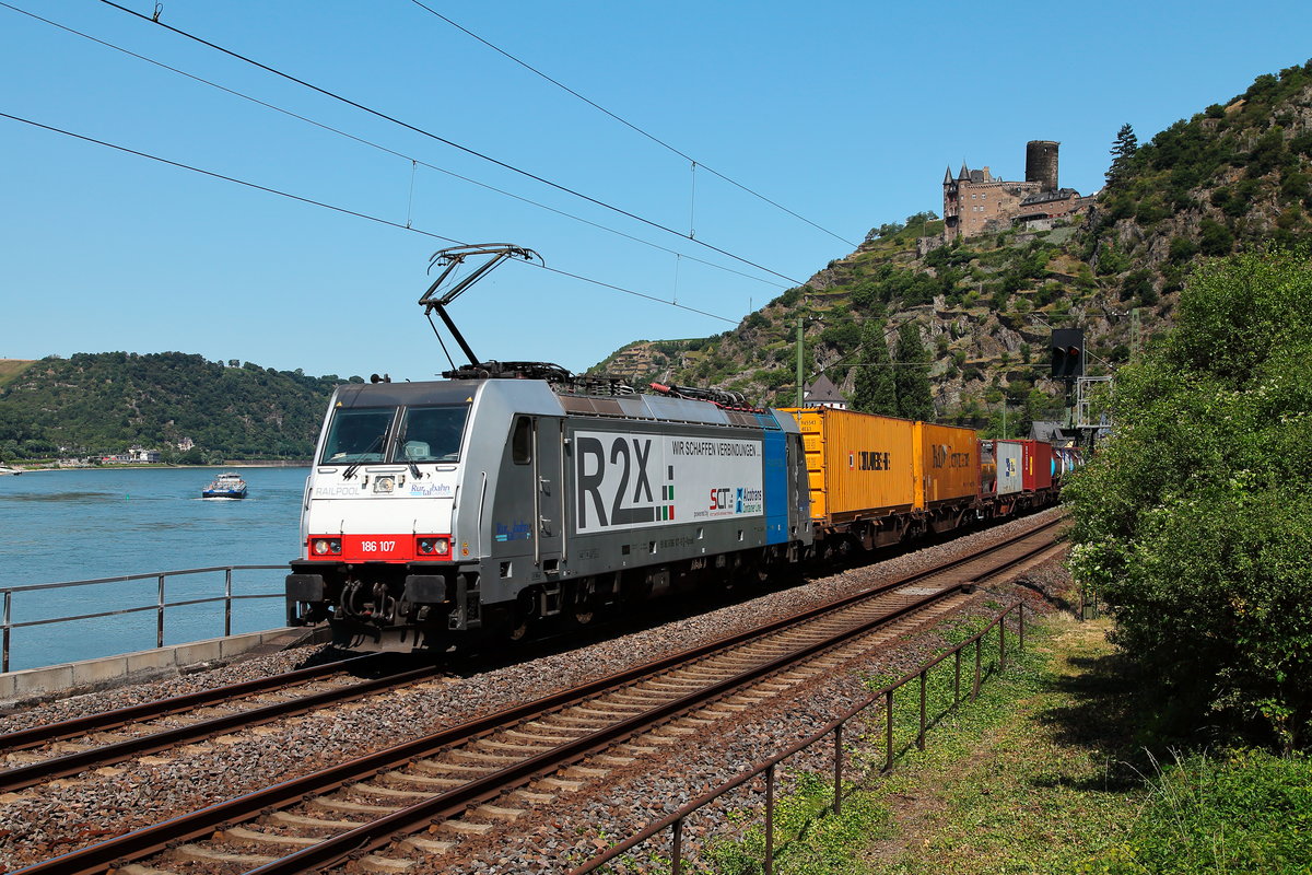 186 107 der Rurtalbahn am 11.07.2015 bei St. Goarshausen.