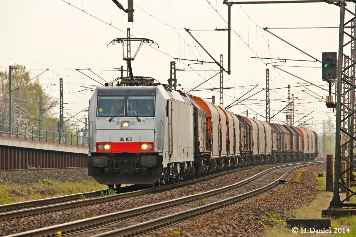 186 108 bls cargo/Railpool mit Stahlzug in K�ln Porz Wahn, April 2014. Gru� an den Tf! 
