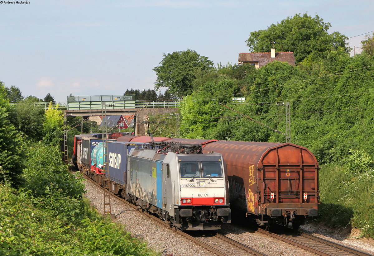 186 109-5 mit dem DGS 42013 (Krefeld Uerdingen-Gallarte) bei Schallstadt 19.7.18