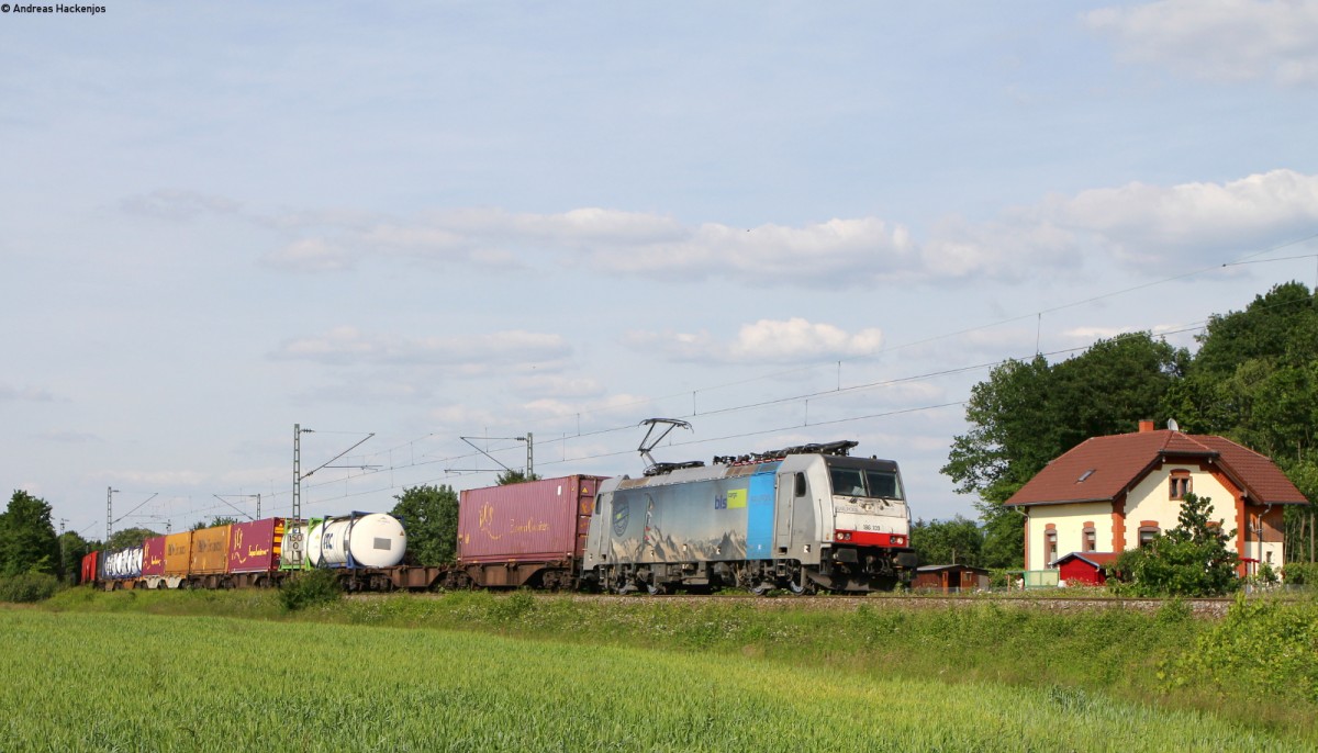 186 109-5 mit dem DGS 40031 (Rotterdam-Melzo) bei Offenburg 22.5.15