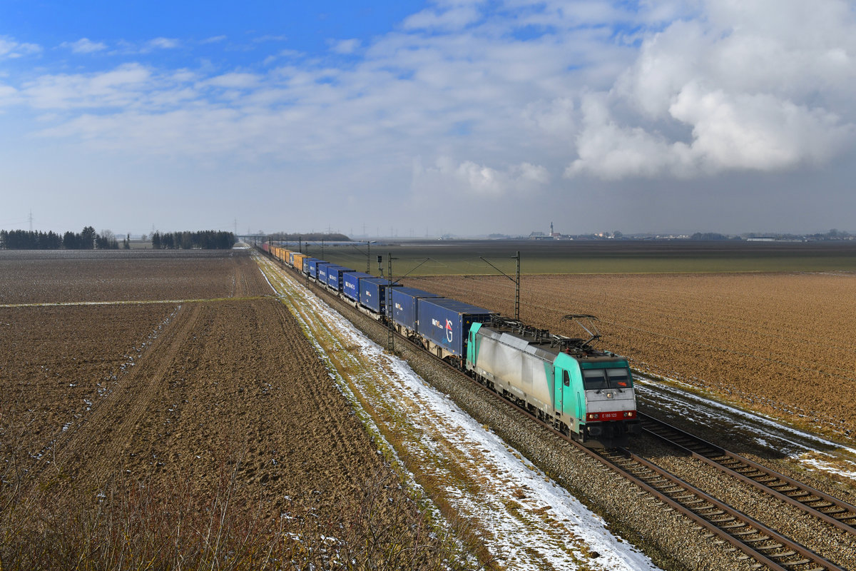 186 123 mit DGS 40677 am 18.02.2018 bei Stephansposching. 