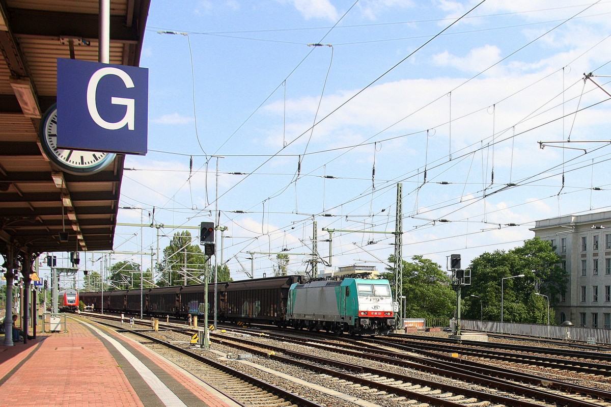 186 131 von ITL kommt mit einem langen Porschezug Bratislava(SK) nach Leipzig-Wahren(D) und fährt durch den Dresdener-Hbf in Richtung  Dresden-Friedrichstadt-(Gbf).
 Aufegenommen vom Dresdener-Hbf. 
Bei Sommerwetter am Nachmittag vom 16.7.2015.