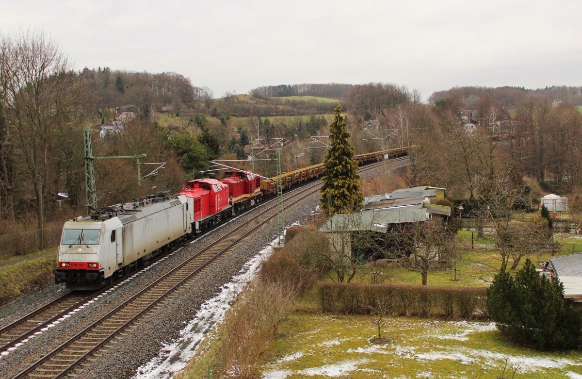 186 139 (ITL) 202 743 und 112 708 (RIS) zu sehen am 02.03.16 mit einem Langschienenzug in Jößnitz.