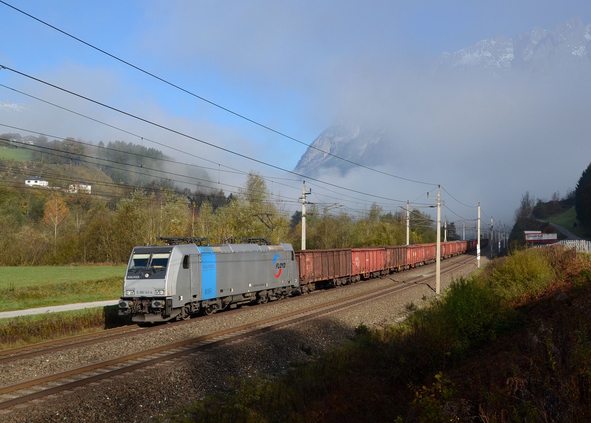 186 143 mit GAG 44121 am 02.11.2014 bei Pfarrwerfen. 