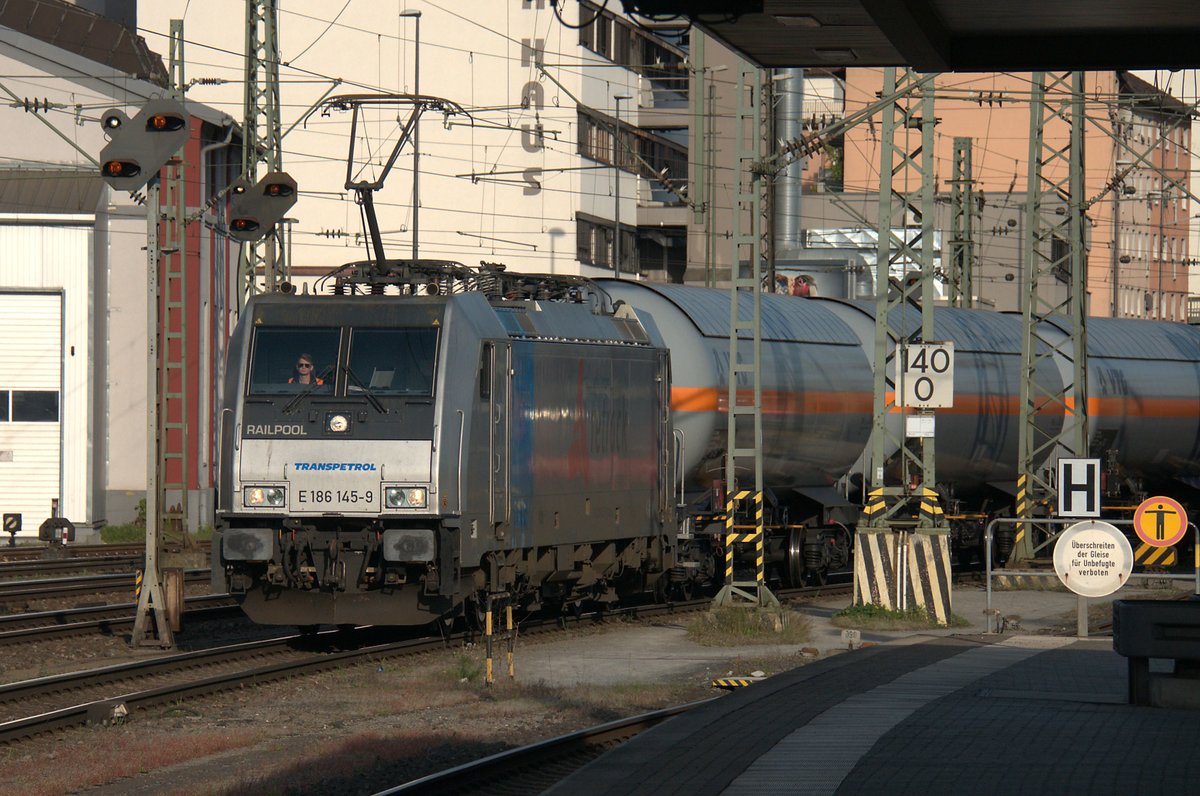 186 145 am 29.04.16 in Würzburg Hbf