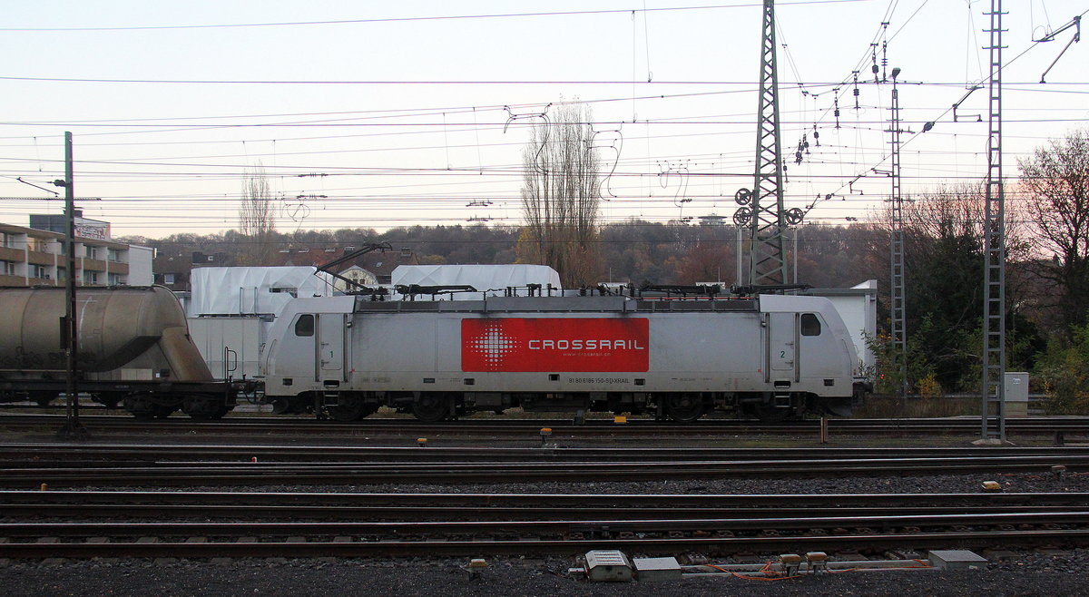 186 150 von Crossrail fährt mit einem Güterzug aus Augsburg(D) nach Herentals(B) bei der Ausfahrt aus Aachen-West in Richtung Montzen/Belgien. 
Aufgenommen vom Bahnsteig in Aachen-West. 
Bei schönem Herbstwetter am Nachmittag vom 30.11.2018.