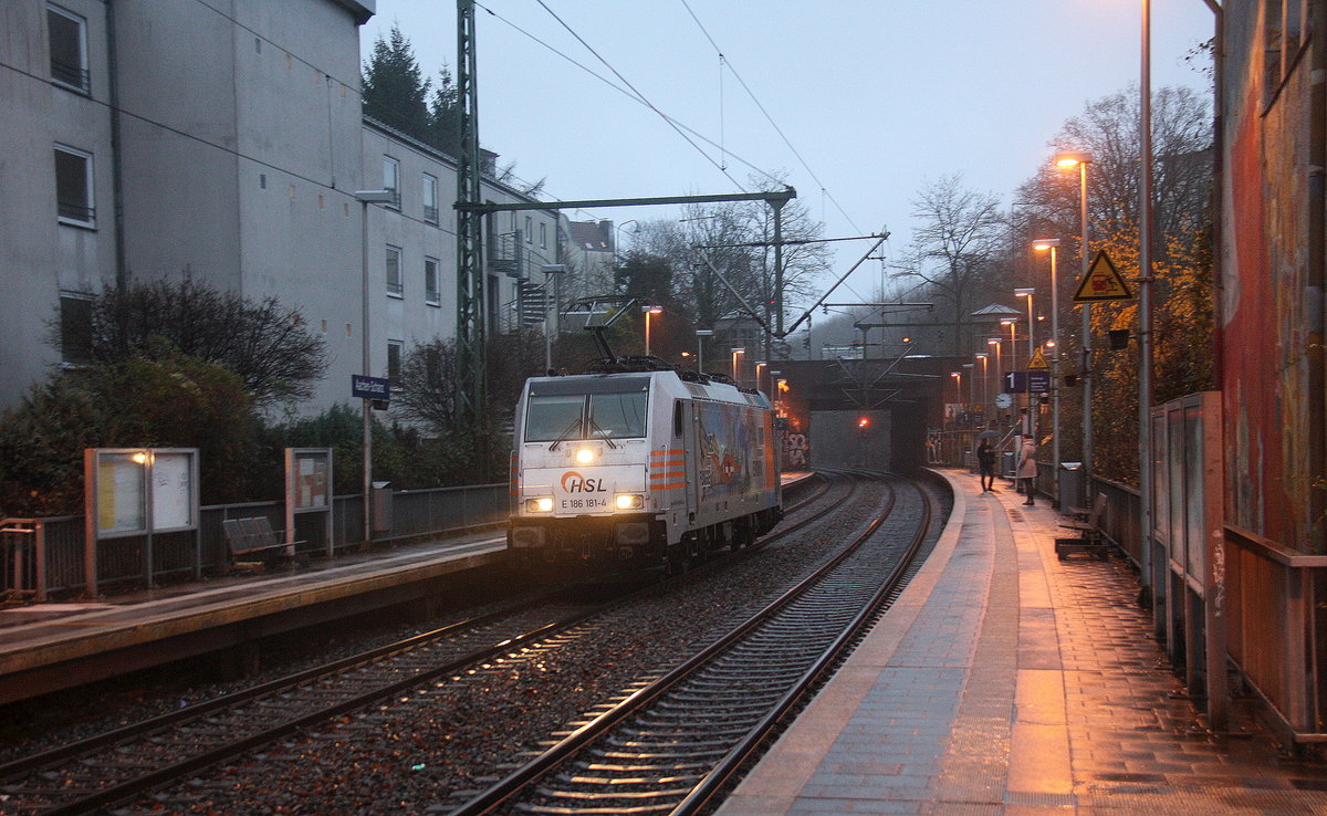 186 181-4 von HSL  kommt als Lokzug von Aachen-Hbf nach Aachen-West und fährt durch Aachen-Schanz in Richtung Aachen-West. 
Aufgenommen vom Bahnsteig von Aachen-Schanz. 
Bei Regenwetter am Morgen vom 22.12.2017.