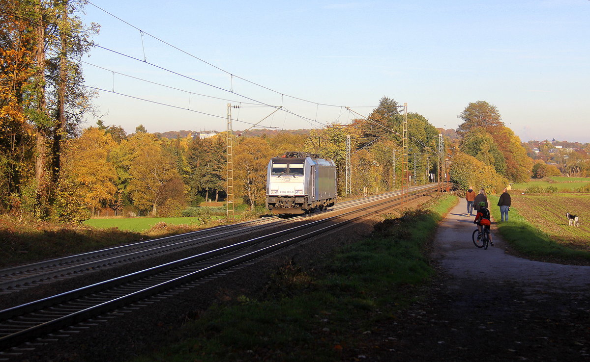 186 183-0 von Lineas/Railpool kommt als Lokzug von Aachen-West nach Belgien und fährt die Gemmenicher-Rampe hoch. 
Aufgenommen an der Montzenroute am Gemmenicher-Weg.
Bei schönem Herbstwetter am Nachmittag vom 3.11.2018. 