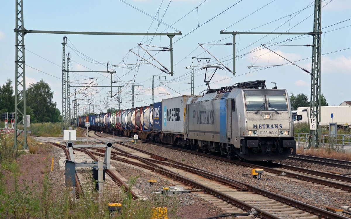 186 183 der Metrans führte am 10.07.14 einen Containerzug durch Rodleben Richtung Wittenberg.
