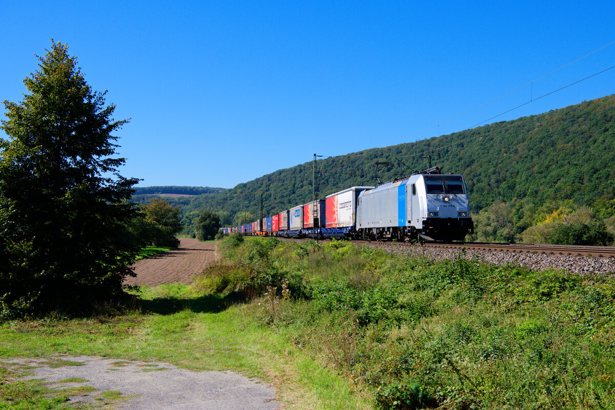 186 183 Railpool/Lineas mit einem KLV-Zug bei Wernfeld Richtung Gemünden, 09.09.2020 