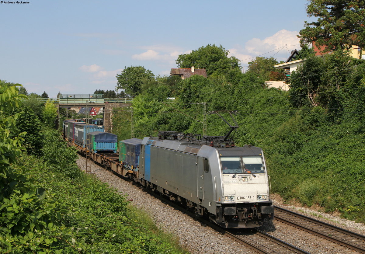 186 187-1 mit dem DGS 4185 (Bierset-Piacenza) bei Schallstadt 19.7.18